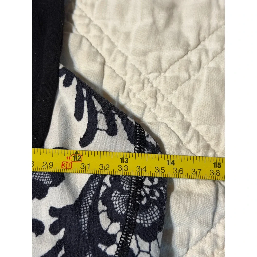 Lululemon Tank Top Women 6 Black White Paisley Floral Lace Scoop Neck Racerback